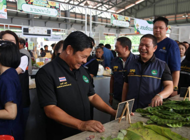 “รมช.เกษตร” ปักหมุดตลาดเกษตรกรเชียงราย หนุนบริโภคผลไม้ไทย ... พารามิเตอร์รูปภาพ 41